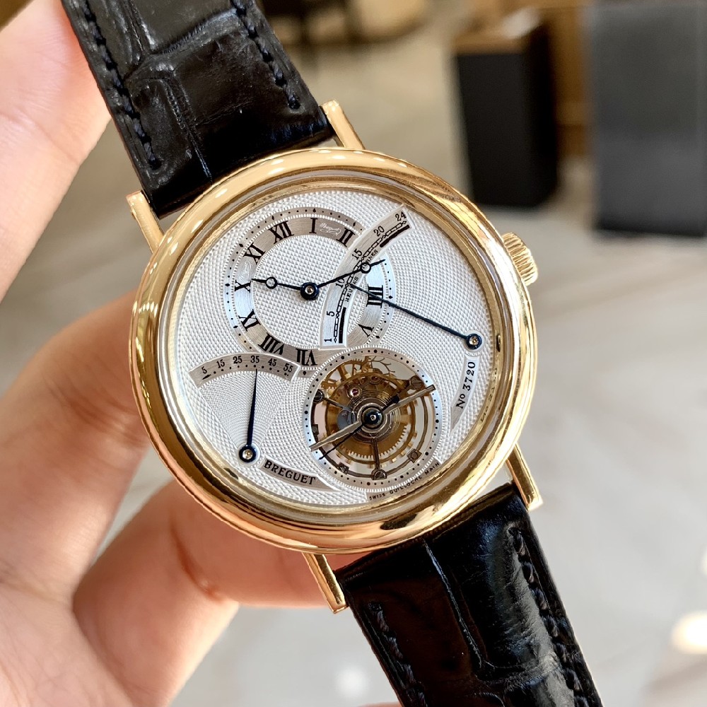 坐标在上海，哪里回收旧手表价格多少？